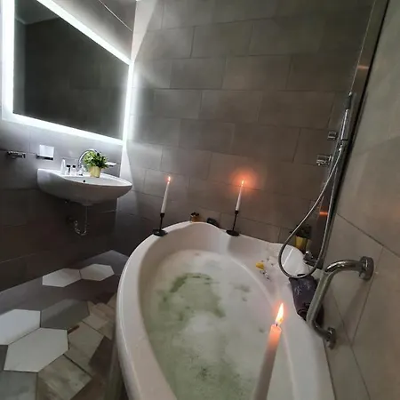 Diamond Luxury Apartment *